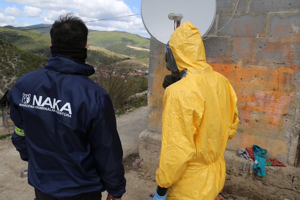 Policejní akce Kamiben, při níž hledali strážci zákona tělo zavražděné ženy. Tu měl sprovodit ze světa její manžel kvůli nevěře.