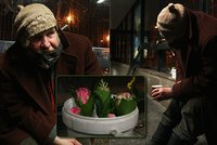 Prodejce květin Kamil (61) z Dejvické: Byl ženatý, aniž o tom věděl. Přespával i pod stolem v nonstopu