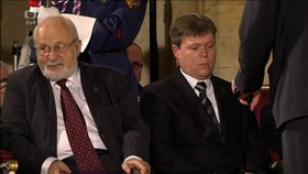 Petrův tatínek nebyl na ceremonii ve své kůži.