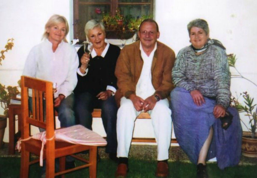Kamila s dětmi: zleva dcera Kateřina, syn Ondřej a dcera Barbora.