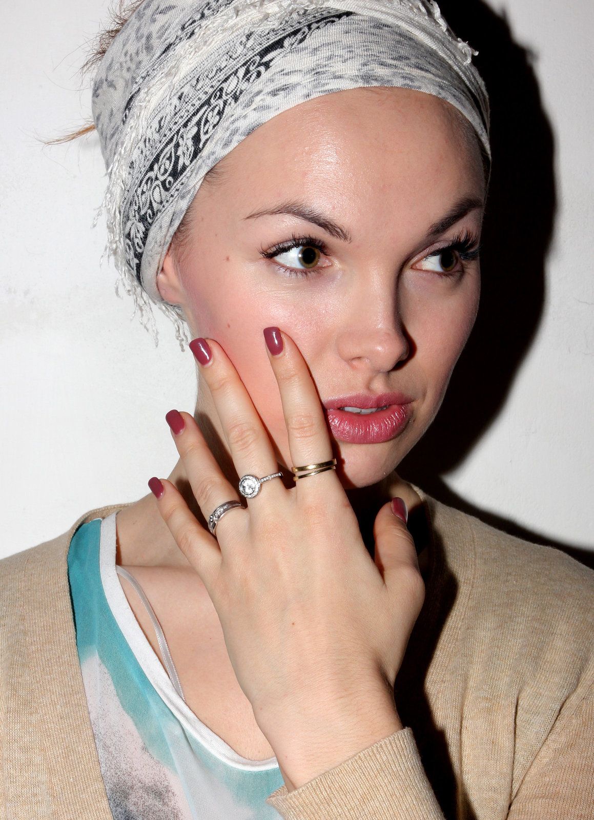 Kamila se pochlubila krásným prstenem.