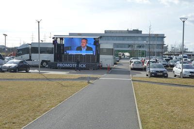 Předvolební kamion hnutí ANO, &#34;moderní Zemák&#34;