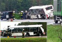 Kamion rozmačkal autobus na Domažlicku: Autobusák nepřežil