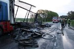Kamion převážel 228 LCD televizorů. Všechny oheň zničil.