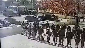 Útok v Izraeli zachytila kamera.