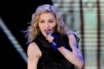 Madonna se ve Francii objevila na pódiu opravdu jen na chvíli.