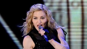Madonna se ve Francii objevila na pódiu opravdu jen na chvíli.
