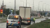 Seniora (71) srazil v Plzni kamion: Prý přebíhal na tramvajovou zastávku 