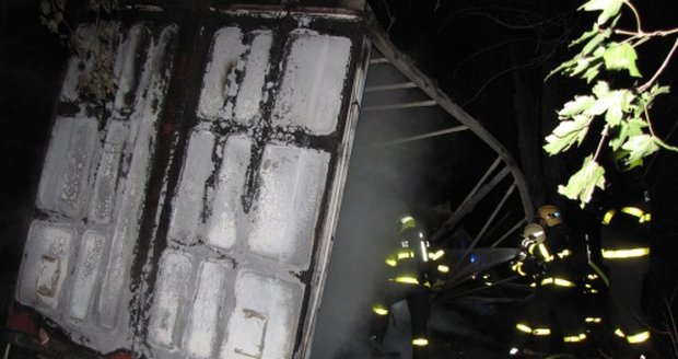 Ukrajinský řidič boural s polským kamionem. Ten začal po nehodě hořet.