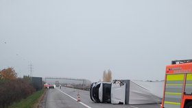 Polák usnul za volantem a havaroval: Dodávkou a nábytkem ucpal D1 na tři hodiny 