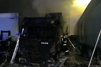Na Brněnsku hořel kamion a skladovací hala: Škoda až 15 milionů