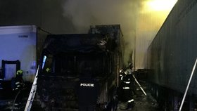 Na Brněnsku hořel kamion a skladovací hala, škoda až 15 milionů.