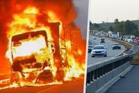 Dálnici D1 u Prahy uzavřel hořící kamion: Na místě se tvoří kolony!