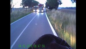 Vteřiny od tragédie: Kamioňák u České Třebové při předjíždění vážně ohrozil autobus i náklaďák