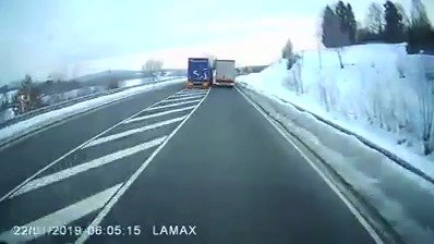 Český řidič kamionu dostal za nebezpečné předjíždění nepravomocný trest odnětí svobody