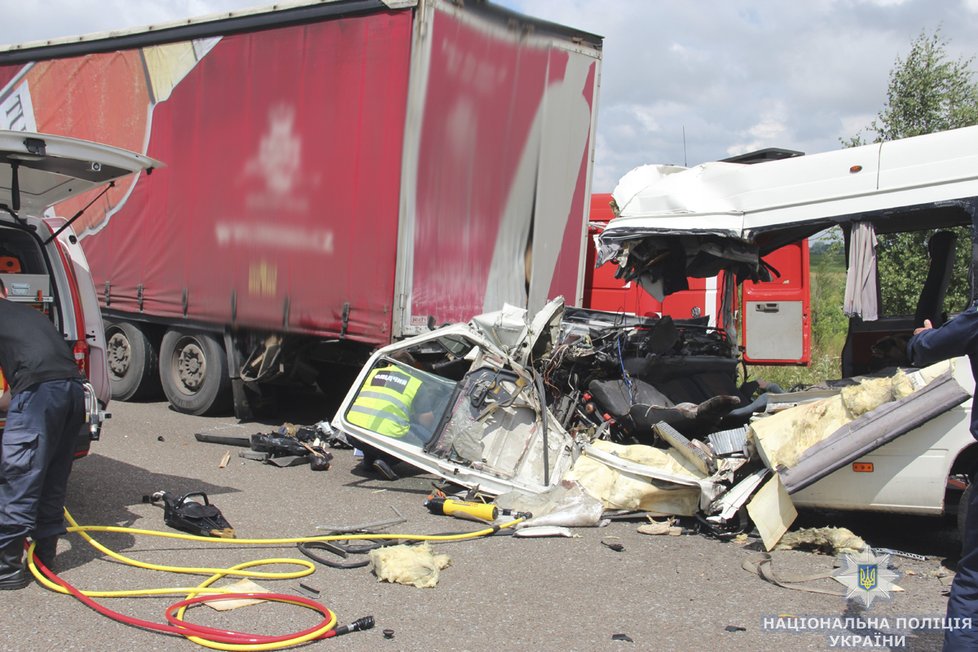 Tragická nehoda českého kamionu na Ukrajině: Po srážce s mikrobusem 10 mrtvých