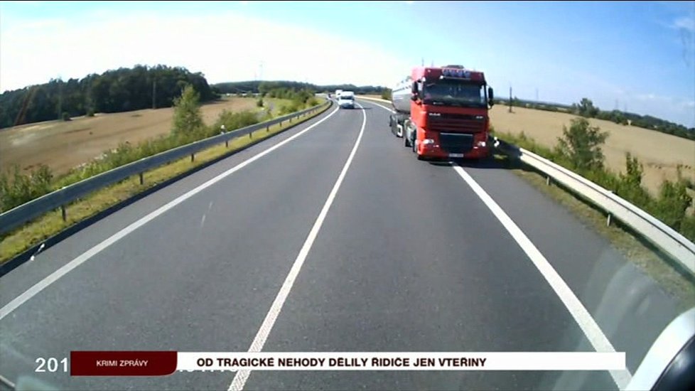 Na řidiče se vyřítil kamion v protisměru. Od tragické nehody je dělily jen sekundy.