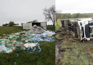 Z kamionu se po nehodě na Plzeňsku vysypal převážený náklad.