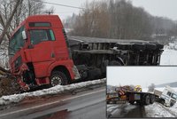 Řidiči, pozor na sníh! U Havlíčkova Brodu se srazily dva kamiony