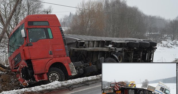 Nehoda dvou kamionů kvůli špatnému počasí