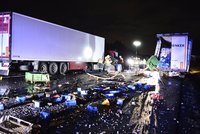 Drsná nehoda dvou kamionů: Zablokovala dálnici D5 směrem na Prahu