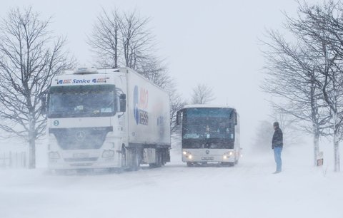 Řidiči pozor: Na horách napadl první sníh!