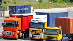 Českého řidiče kamionu řešili i v Bruselu: „Výplaty se falšují a komise musí jednat“.