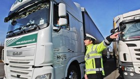 Zákaz předjíždění kamionů v levých pruzích českých dálnic je zatím, zdá se, v nedohlednu