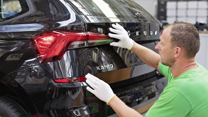 Škoda Auto zatím letos vyrobila 263 589 automobilů, tedy o 32,8 procenta méně, než loni.