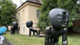 Obří miminka z Kampy se stěhují kvůli rekonstrukci: Do podzimu budou zdobit okolí Rybářského domku