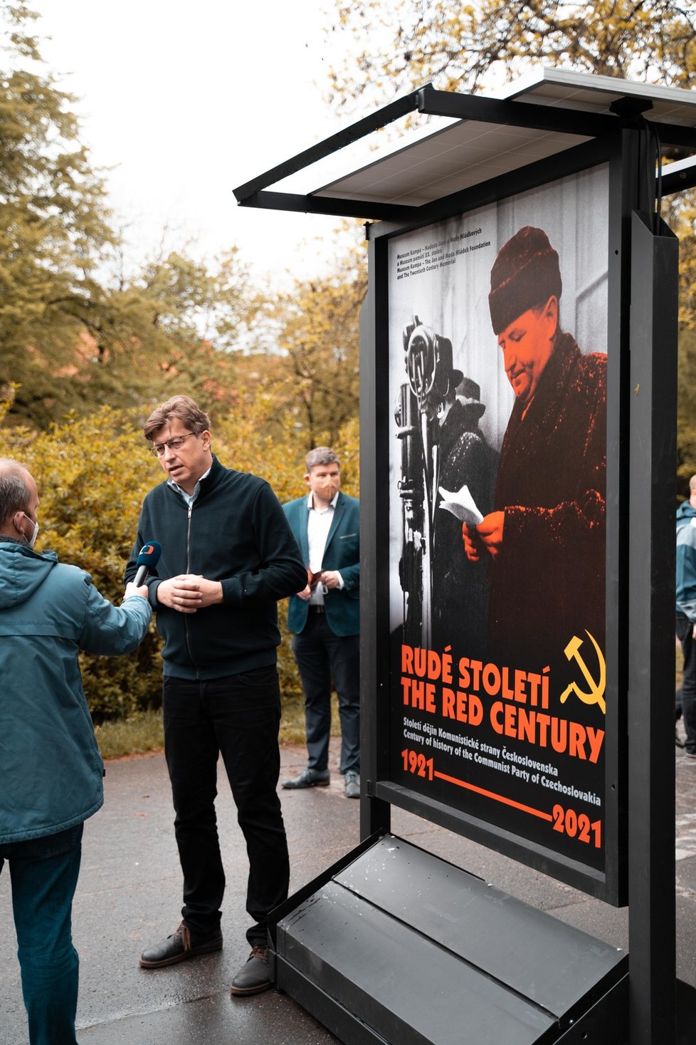 Na Kampě je k vidění výstava, která mapuje 100letý vývoj komunistické strany