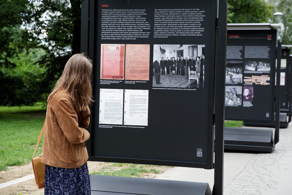 Výstava na Kampě připomínající 70. výročí od justiční vraždy Milady Horákové