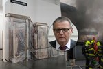Museum Kampa navštívil ministr kultury Lubomír Zaorálek, který si prohlédl následky požáru.