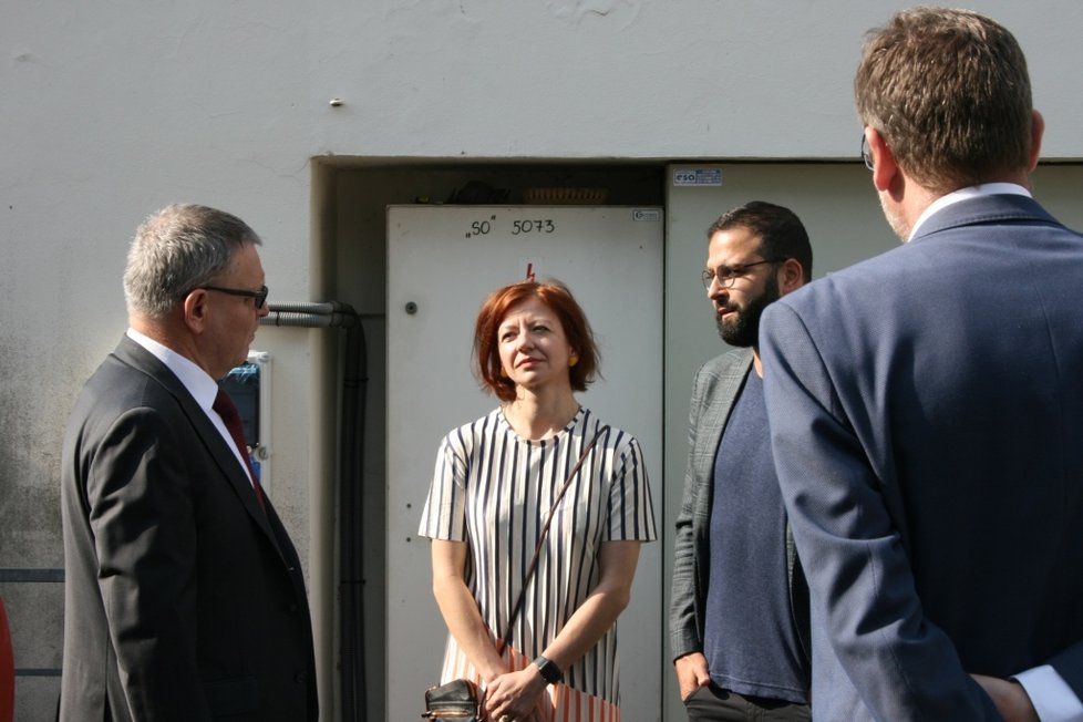 Museum Kampa navštívil ministr kultury Lubomír Zaorálek, sešel se tu s Jiřím Pospíšilem a ředitelem muzea Janem Smetanou.
