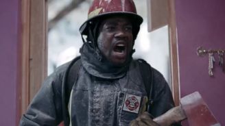 Spot dne: Jak karamelová tyčinka rozdováděla hasiče