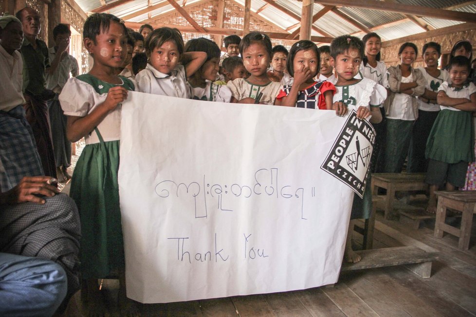 V barmských školách pomáhá Člověk v tísni předcházet násilí na dětech.
