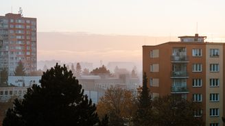 Překvapí Česko zlevnění bytů? Bublající nabídka má své první cenové oběti, kupci míří na sídliště Překvapí Česko zlevnění bytů? Bublající nabídka má své první cenové oběti, kupci míří na sídliště