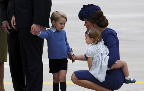 Princ William s manželkou a dětmi po příletu na návštěvu Kanady.