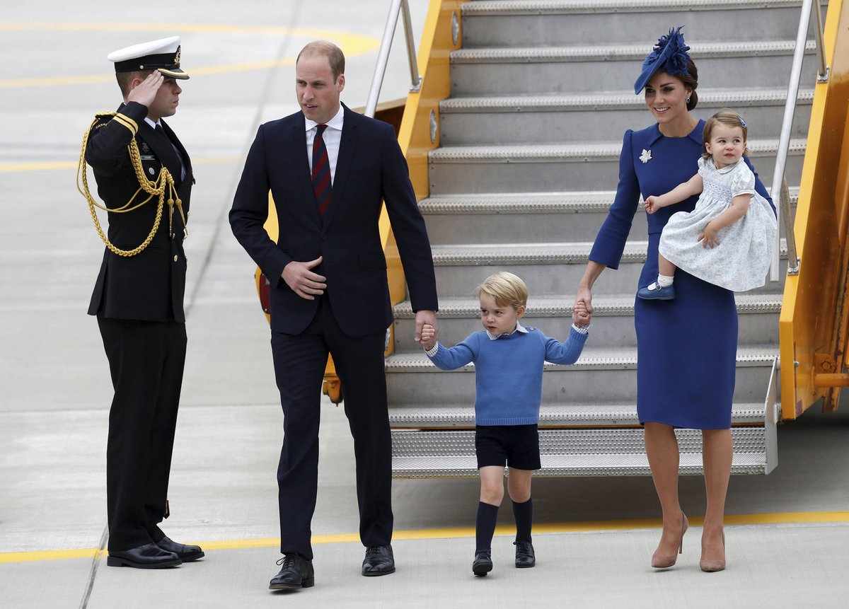 Princ William s manželkou a dětmi po příletu na návštěvu Kanady.