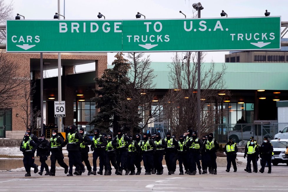 Naštvaní Kanaďané zablokovali most mezi USA a Kanadou. Bojují proti vládním opatřením