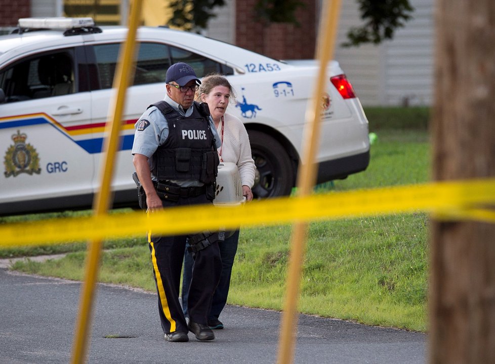 Ze čtyřnásobné vraždy dnes kanadská policie obvinila muže, který je podezřelý, že v pátek ve městě Fredericton na východě Kanady zastřelil čtyři lidi, mezi nimi dva policisty.