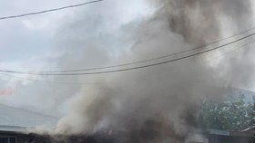 Na západě Kanady havaroval letoun akrobatické skupiny kanadského letectva, dopadl do blízkosti obytného domu. Zemřela pilotka, druhý člen posádky vyvázl s vážným zraněním. Jednotka Snowbirds se snaží povzbudit obyvatele Kanady v době pandemie koronaviru (17. 5. 2020)