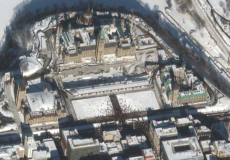 Satelitní snímky protestů u kanadského parlamentu.