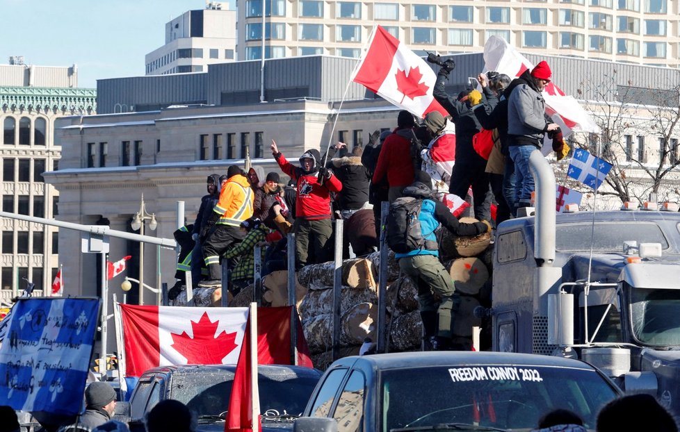 Protesty zvané Konvoj svobody v Ottawě.