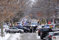 Střelba u kanadského parlamentu: Jeden mrtvý, útočník je na útěku