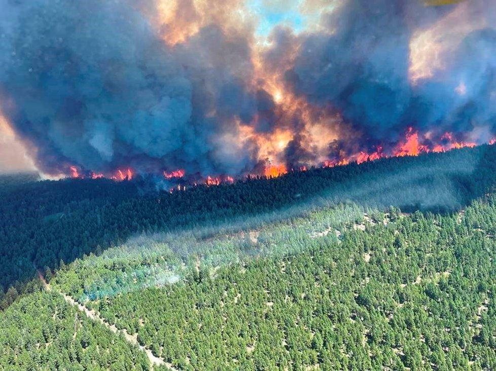 Kanada hlásí vlnu veder, padají rekordy. Lidé vykupují klimatizace, vlnou veder vznikají také požáry, (30. 6. 2021).