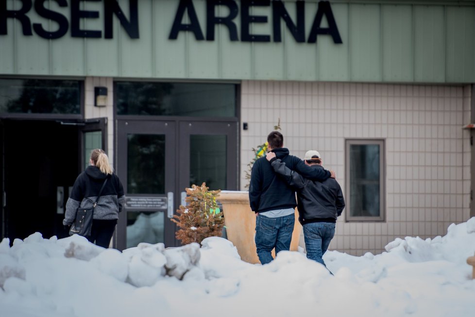 V Kanadě se stovky lidí loučily s první obětí nehody juniorských hokejistů