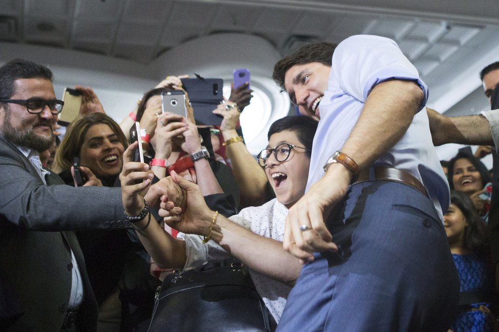 Kanadský premiér Justin Trudeau se mezi lidmi těší velké oblibě.
