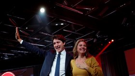 Kanadský premiér a "hezounek" Justin Trudeau s manželkou Sofií během voleb (22.10.2019)