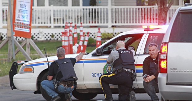 Tříletá holčička zemřela poté, co její otec vyprovokoval honičku a začal střílet po policistech. (ilustrační foto)